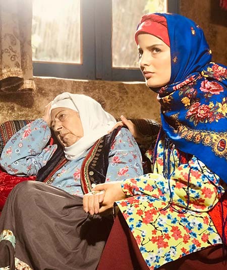 غزاله اکرمی در کنار ثریا قاسمی غزاله اکرمی, غزاله اکرمی بازیگر