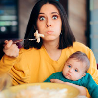 بعد از زایمان طبیعی یا سزارین چه بخوریم و چی نخوریم