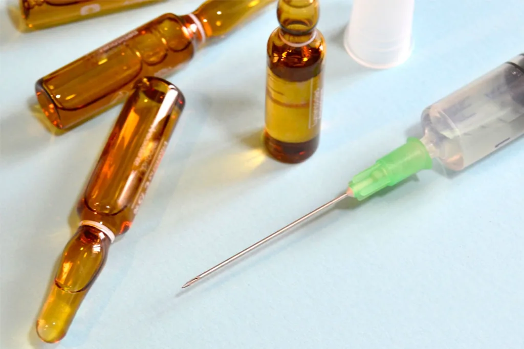 تزریق ویتامین B۱۲ از مزایا تا عوارض و جایگزین بهتر