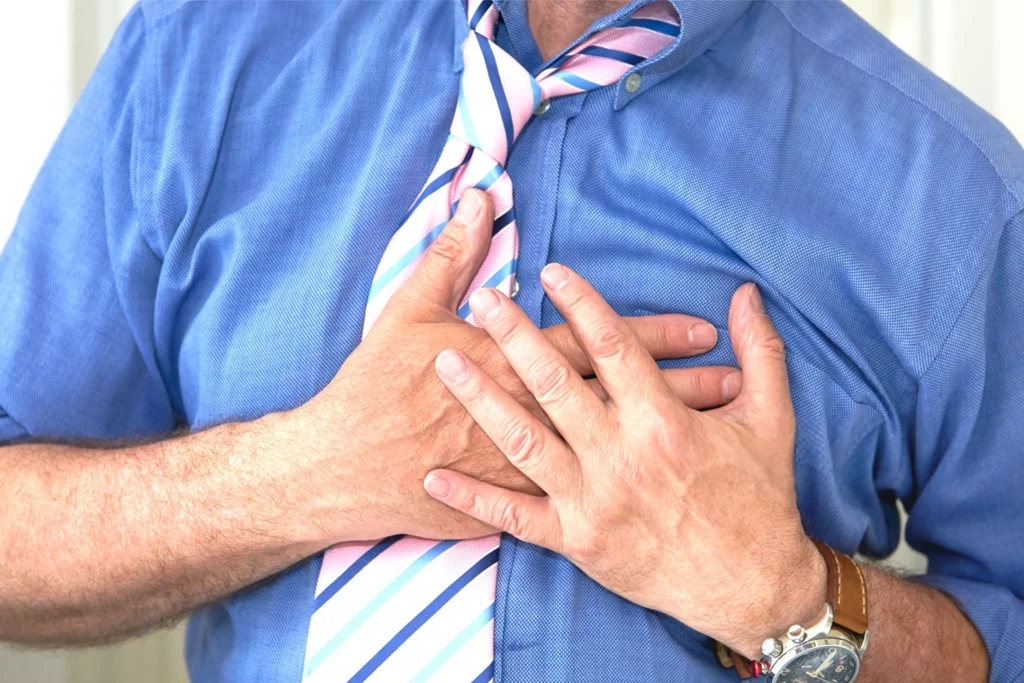 تفاوت حمله قلبی و پانیک چیست + علائم و اقدامات