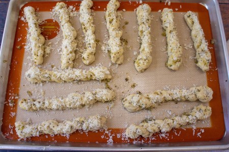 طرز تهیه نان سیر پیچ دار