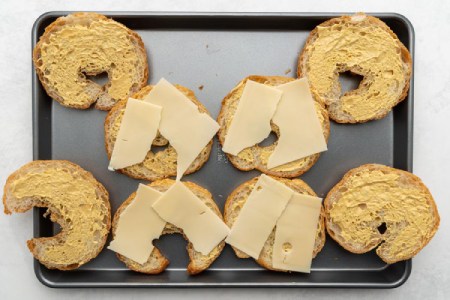 طرز پخت کروسان ژامبون و پنیر