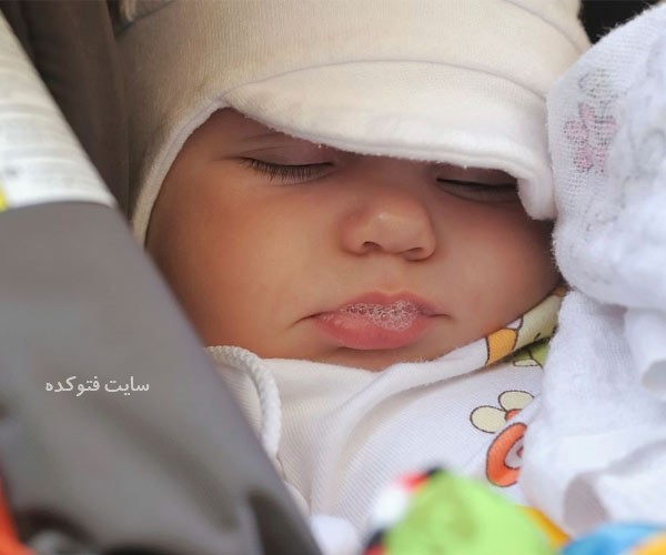 علت ریختن آب دهان کودک در خواب با درمان