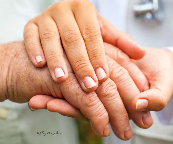 علت لرزیدن دستها در جوانان و زنان