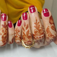 فواید و عوارض انواع کاشت ناخن موقت ، پودری و ژله ای