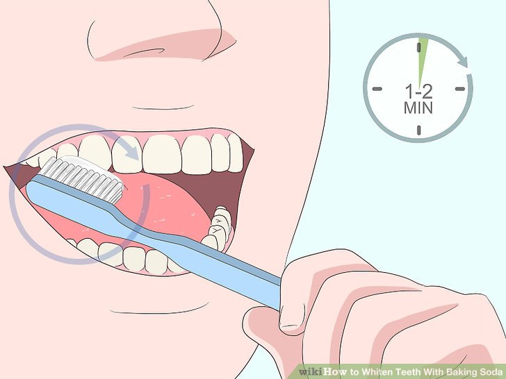 مسواک زدن با خمیر جوش شیرین برای سفید کردن دندان