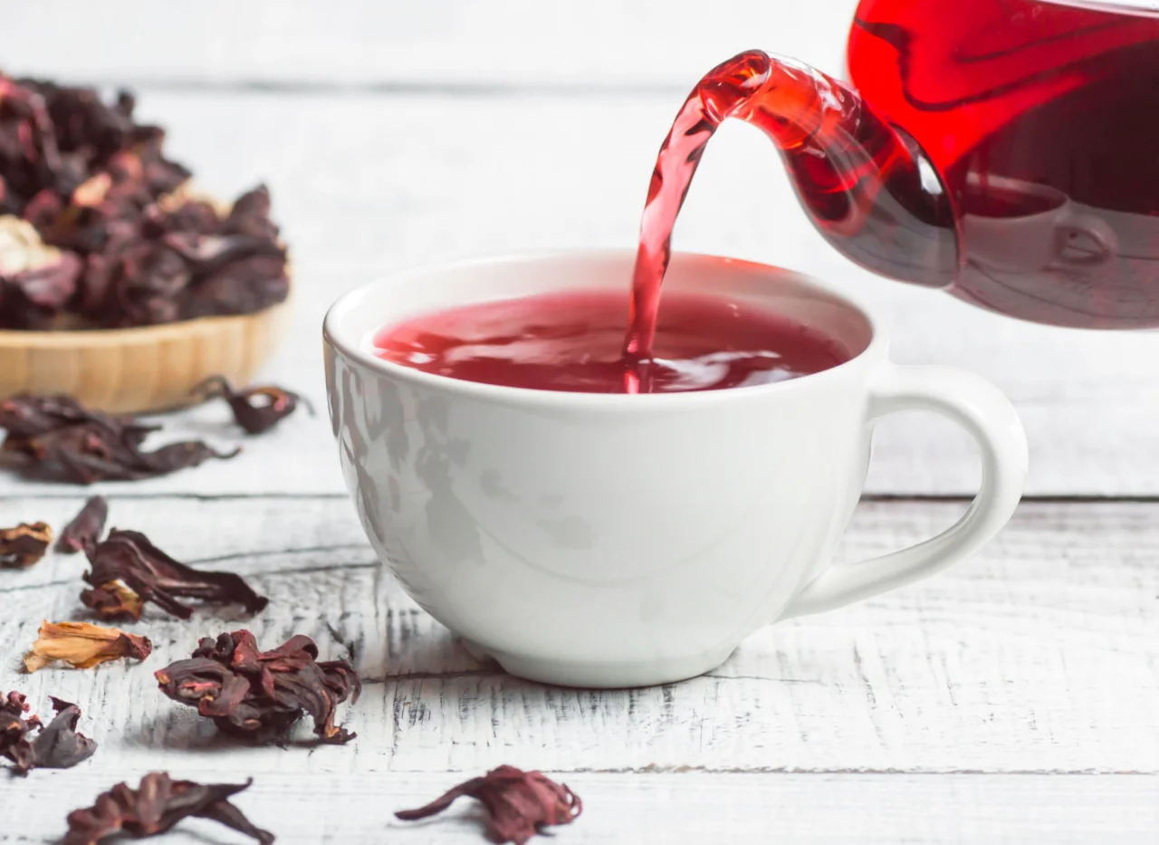 معجزه چای هیبیسکوس برای مدیریت فشار خون تا سلامت کبد