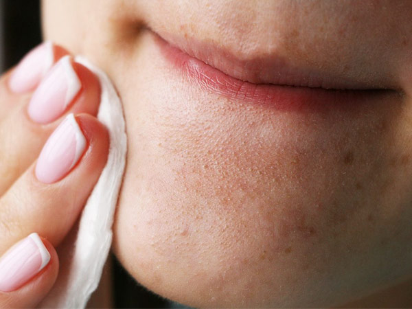 نحوه پاکسازی پوست و جلوگیری از مسدود شدن منافذ