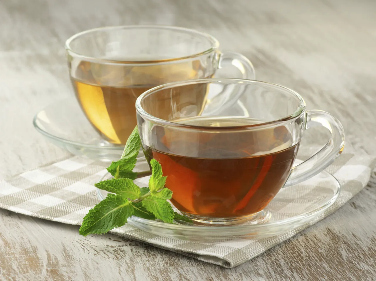 چای سبز در مقابل چای سیاه: کدام یک سالم تر است؟