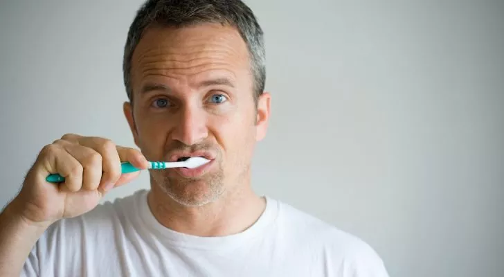 مسواک زدن بلافاصله بعد از غذا خوردن خطرناک است