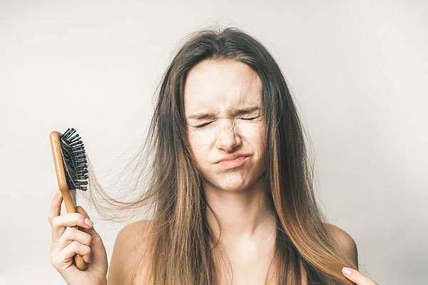 علت ریزش مو در نوجوانان دختر چیست