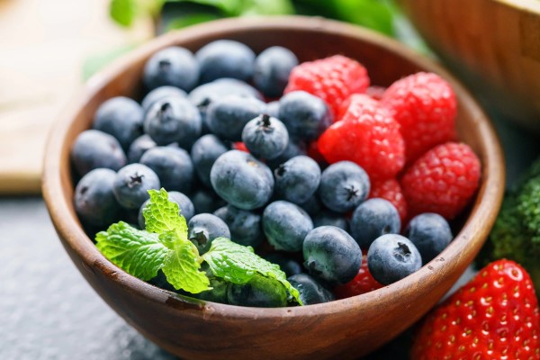 عکس توت و تمشک ها برای تقویت گردش خون در بدن