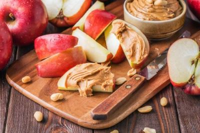 کره بادام زمینی از بهترین مواد غذایی پروتئین دارد جایگزین گوشت
