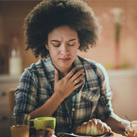 ۱۲ علت احساس حالت تهوع بعد از خوردن غذا چیست