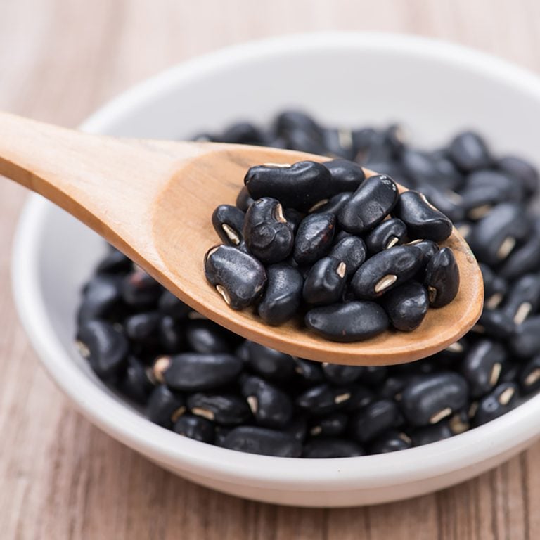 لوبیا سیاه از مواد غذایی پروتئین دار جایگزین گوشت