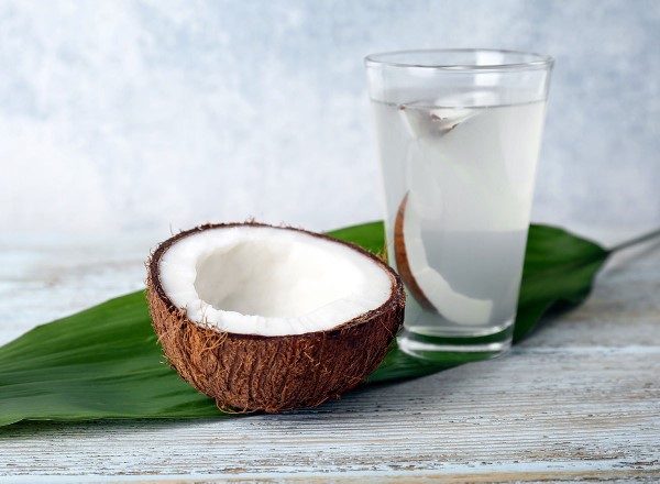 عکس اب نارگیل از مواد غذایی آبدار