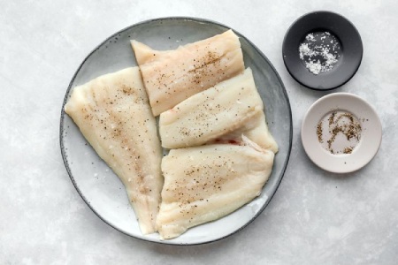 مراحل تهیه ماهی هادوک با روکش پانکو
